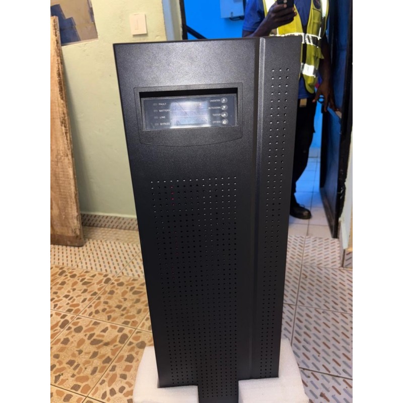 L'Onduleur (UPS) 20Kva triphasé triphasé online Marque FSP